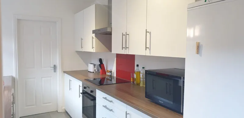 Modern 2 Bed Terraced House // AUG 2026 - Image 3